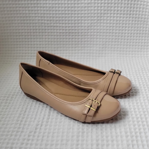 Bass Women's Size: 7.5 M Go-to comfort slip on nude Flats - Picture 2 of 11